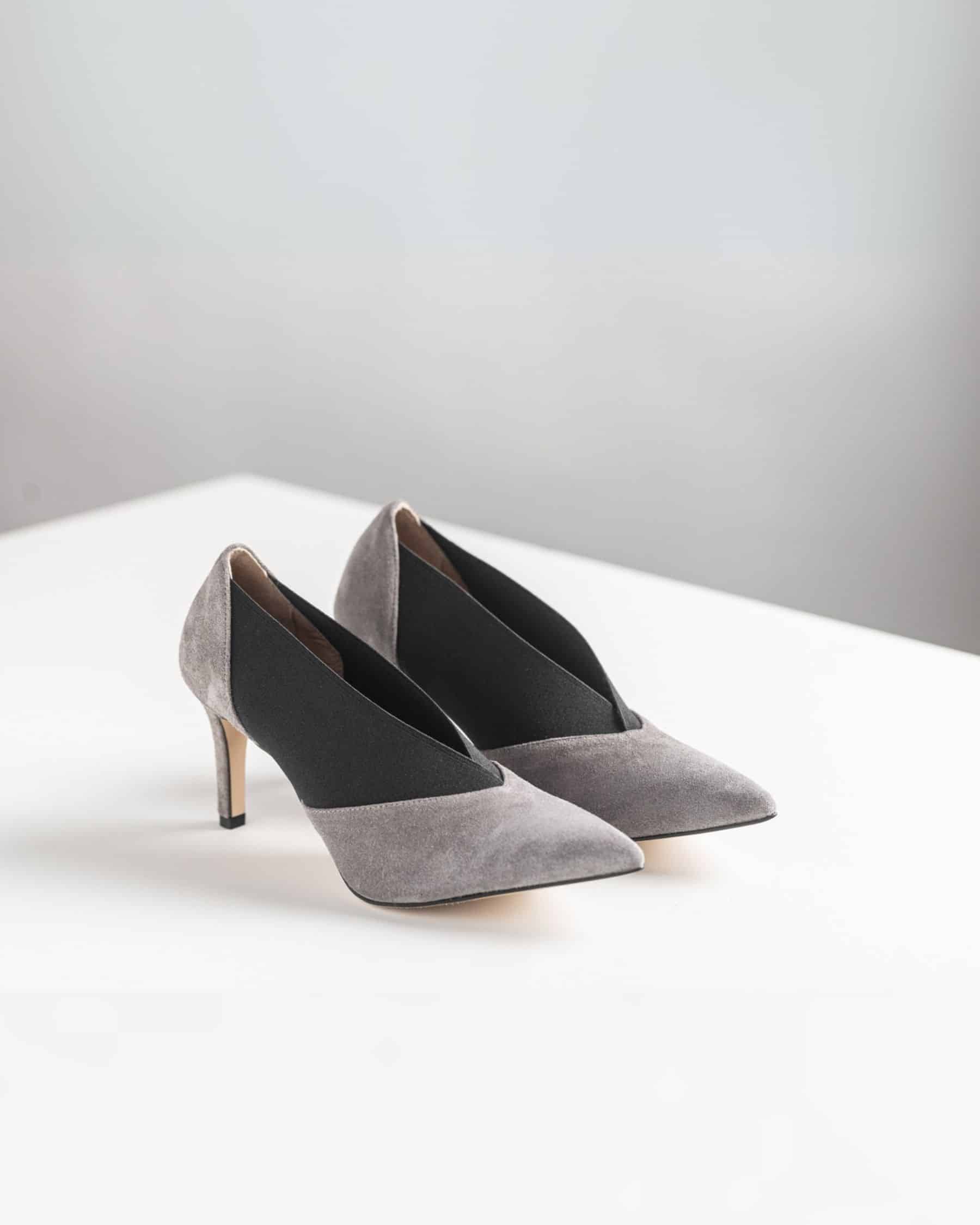 Décolleté Alina in suede grigio ed elastico (2)