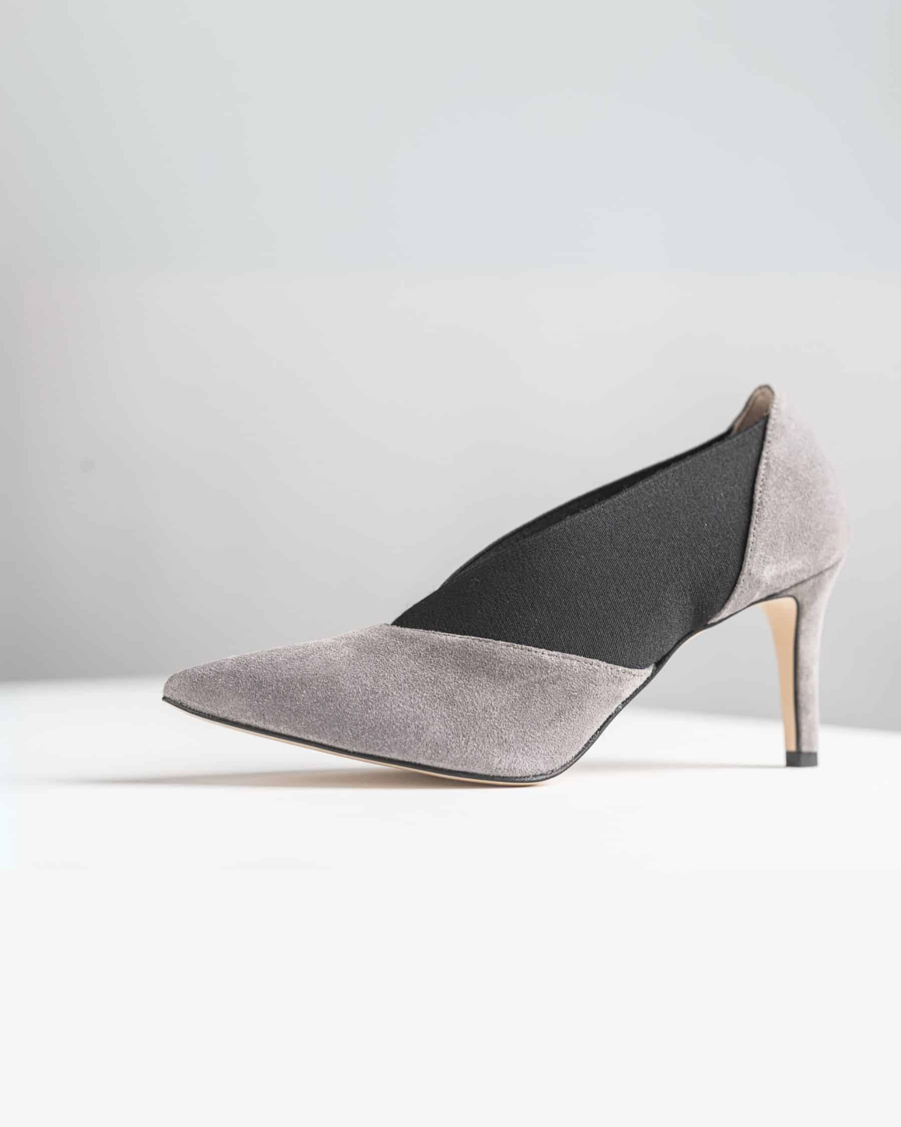 Décolleté Alina in suede grigio ed elastico (3)
