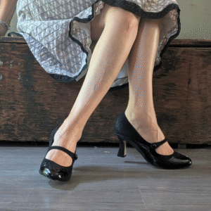 Nella Decollete Mary Jane in vernice e camoscio nero