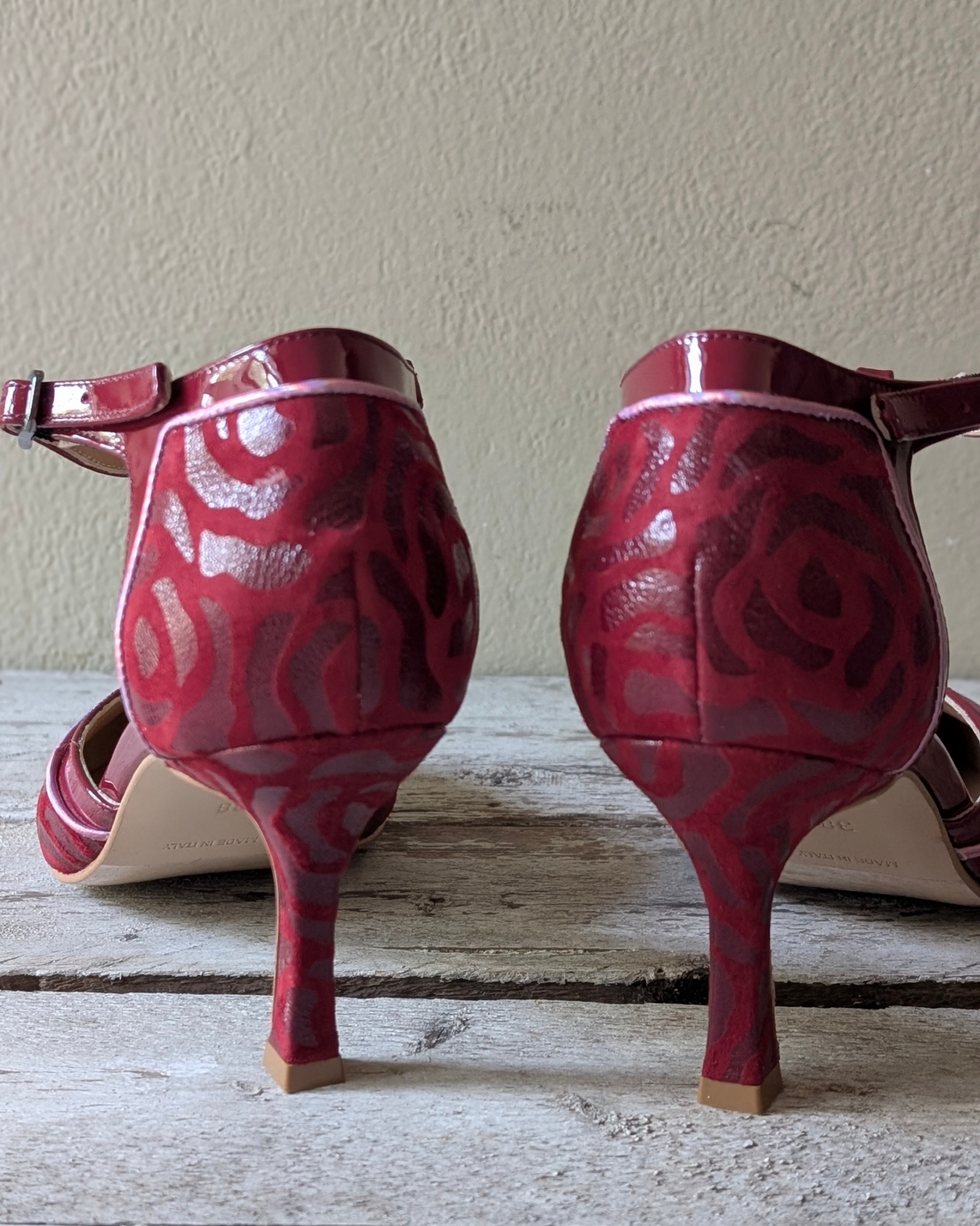 Bianca in camoscio stampato rosso