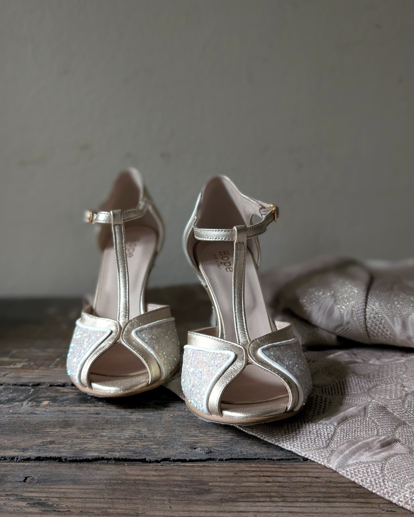 Anafi tanghera in glitter burro da sposa