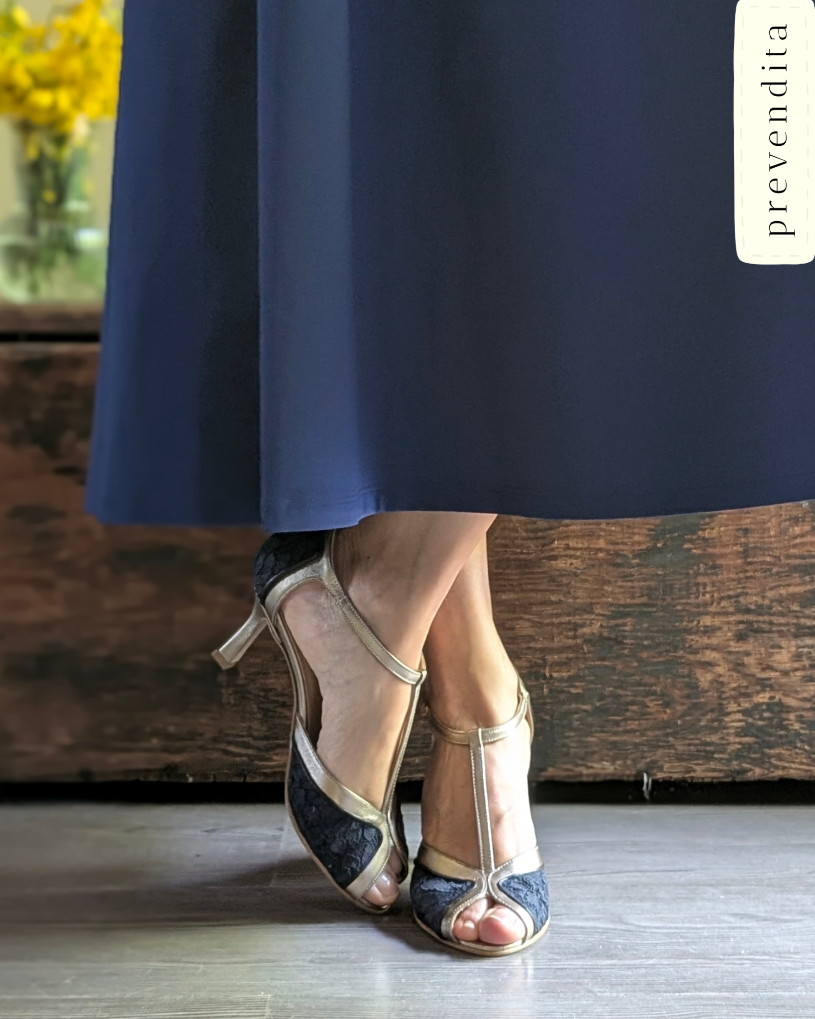 Anafi_tessuto quaranti blu, laminato beige, nappa nero