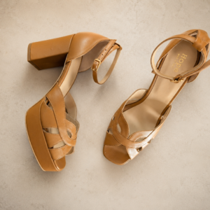 Lucy sandalo con plateau in nappa caramello